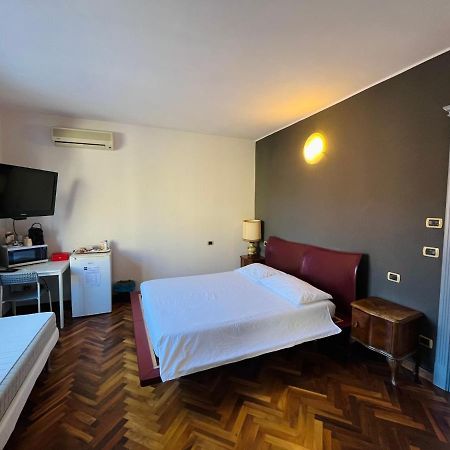 Viale Manzoni Hotel Sassuolo Buitenkant foto