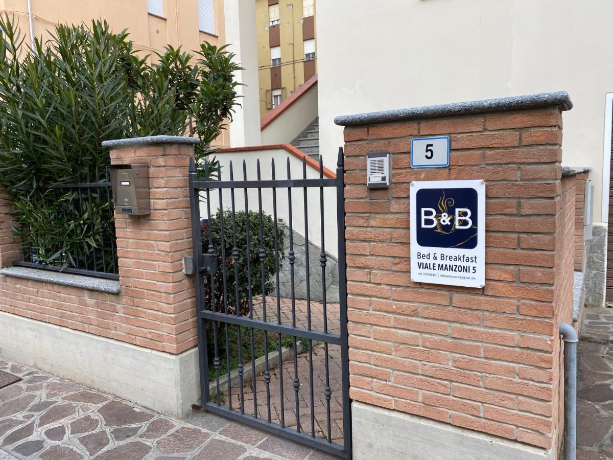 Viale Manzoni Hotel Sassuolo Buitenkant foto