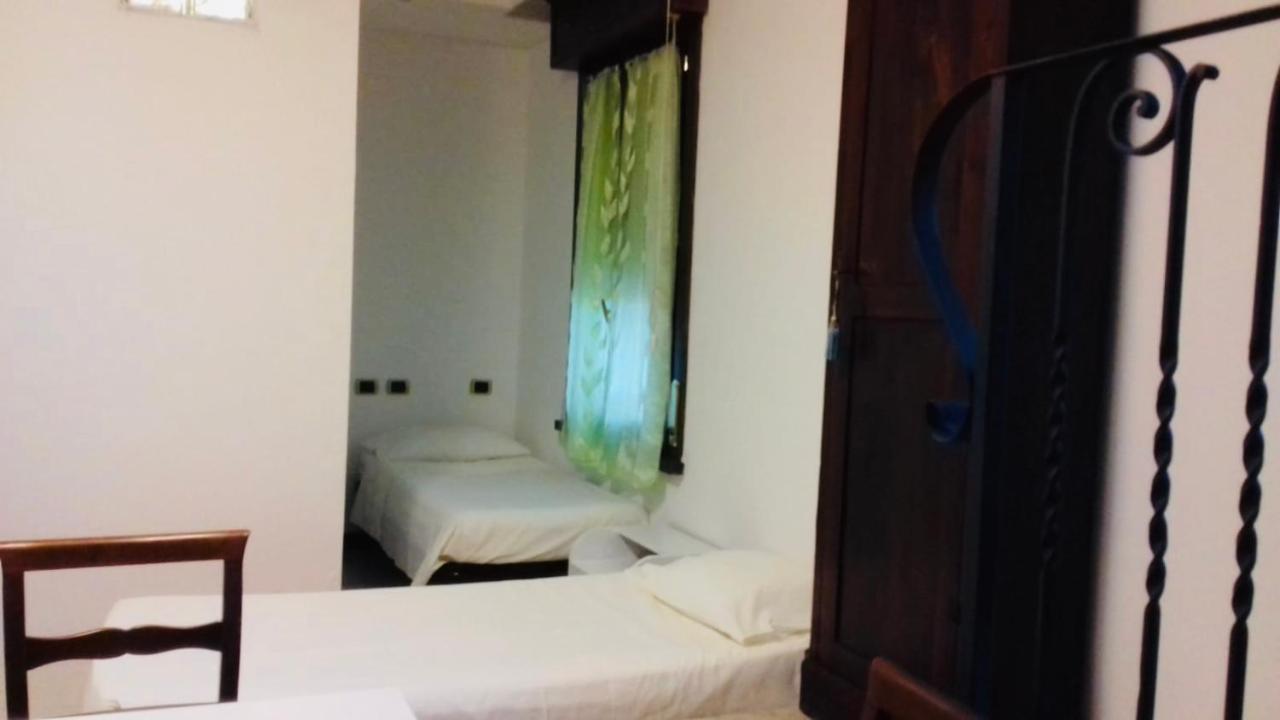 Viale Manzoni Hotel Sassuolo Buitenkant foto