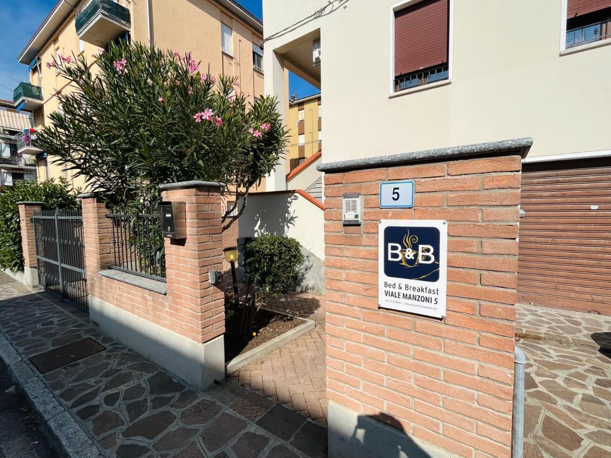 Viale Manzoni Hotel Sassuolo Buitenkant foto