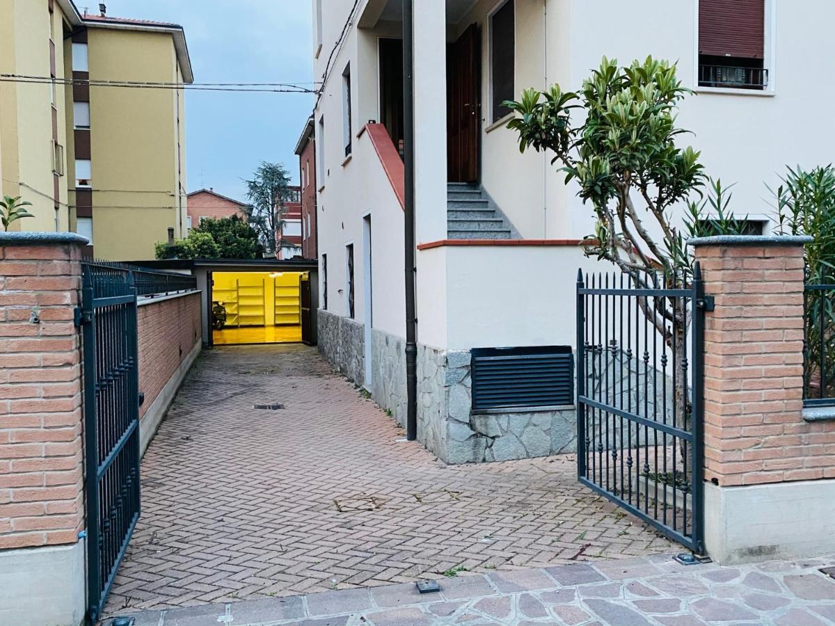 Viale Manzoni Hotel Sassuolo Buitenkant foto