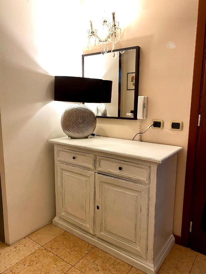 Viale Manzoni Hotel Sassuolo Buitenkant foto