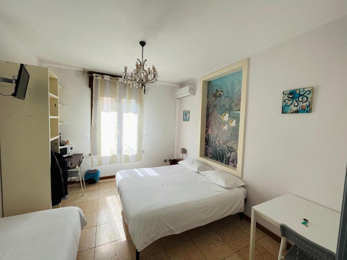 Viale Manzoni Hotel Sassuolo Buitenkant foto