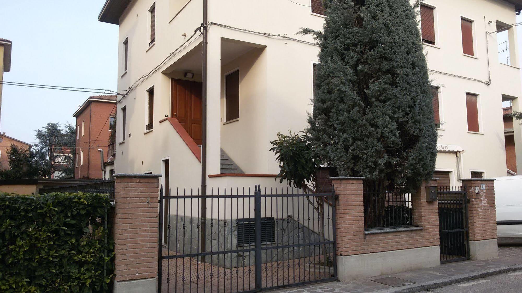 Viale Manzoni Hotel Sassuolo Buitenkant foto